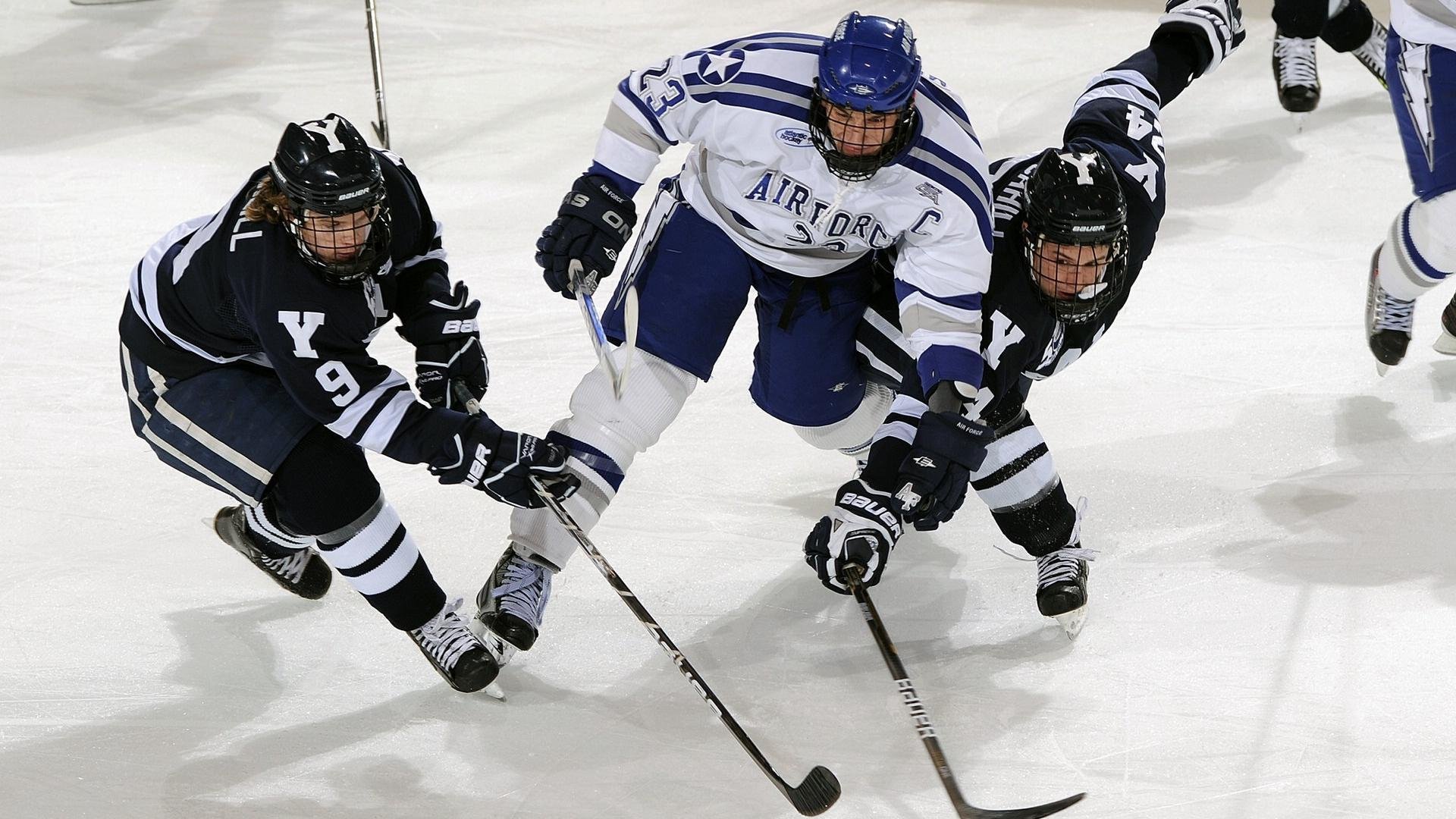 “缆绳滑水:东桃花岛赛场极速漂流挑战”